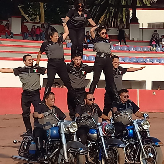 Presentaciones anuales de acrobacia festejando el día del motociclista y otros eventos.