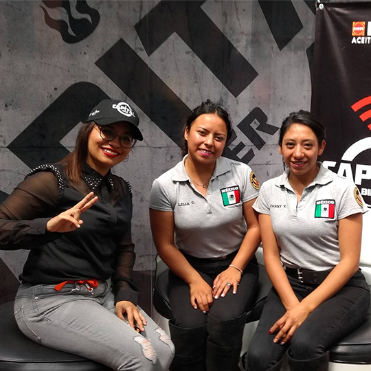 Conductora y panelista en medios como Capital Biker.