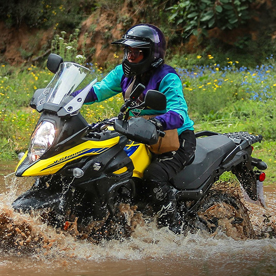 Prueba especializada de motocicletas, diversas marcas y cilindradas.