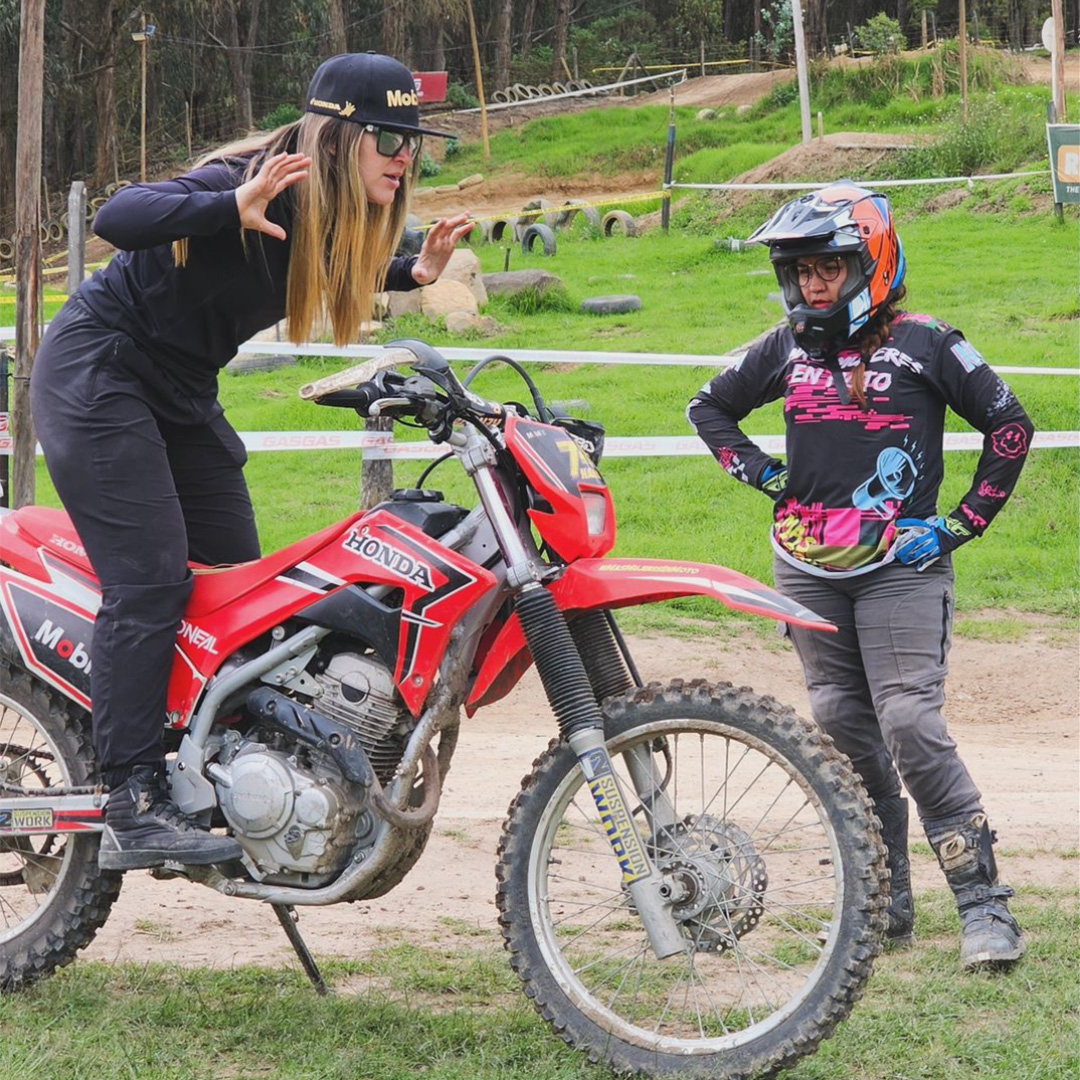 Entrenamiento con diversos pilotos reconocidos.